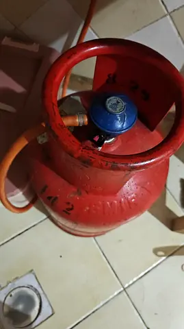 Empty small cylinder with stove regulator with pipe