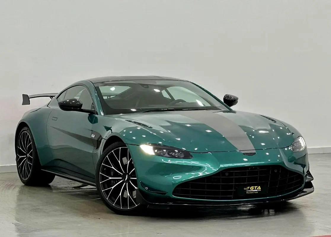 Aston Martin Vantage 2022 — photo 1 of 12