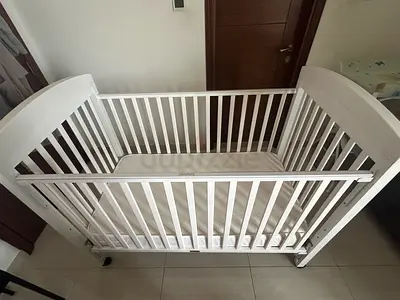 Juniors adjustable baby crib with mattress