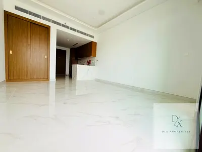 واسعة | جديدة تمامًا | إطلالة على جدول مائي