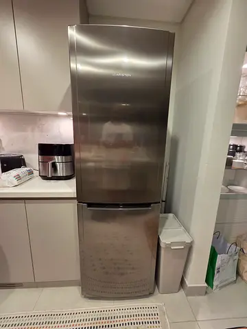 Ariston Silver single-door refrigerator with bottom freezer - good condition