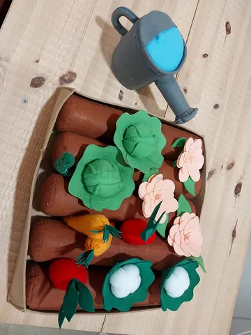 Felt toy garden in like new condition