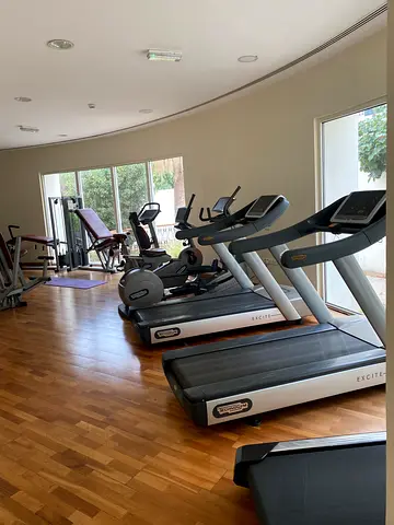 Close to Mall of the Emirates room available