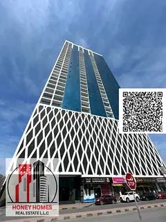 A golden opportunity for living or investment in the heart of the city: a resale studio with a stunn