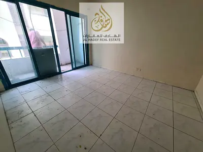 🚀 استثمارك الرابح وسكنك المريح في آن واحد! [3BHK] عقد عزاب صريح في المجاز 1 مع توفير افراد للادارة والبحث عن سكان  🏙️