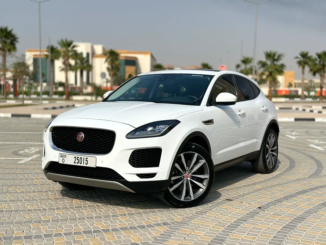 Jaguar E-Pace 2020 — photo 1 of 15