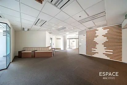 Vacant | Near Metro | Prime Location