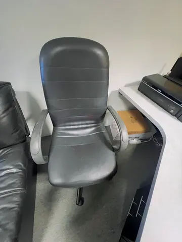 Used black faux leather office chair (3 Chairs) – Used