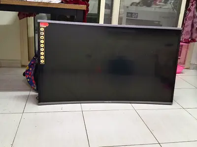 Nikai 50inch Smart curved Television