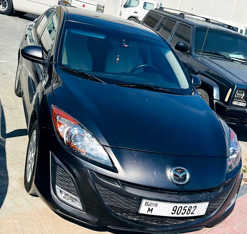 Mazda 3 2011 — photo 1 of 5