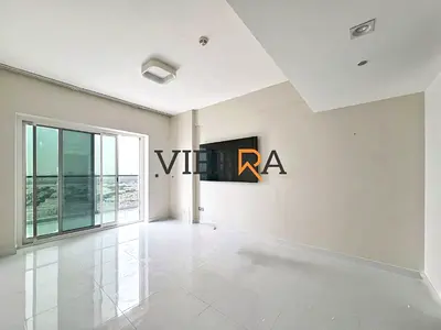 Spacious 3Br| Closed Kitchen| Private balcony with Skyline view