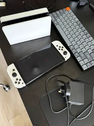 Nintendo Switch OLED (White Joy‑Cons) full box +2 games