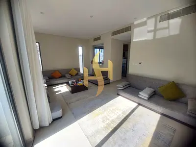 فيلا كورنر جاهزه للسكن بمساحه كبيره وموقع مميز