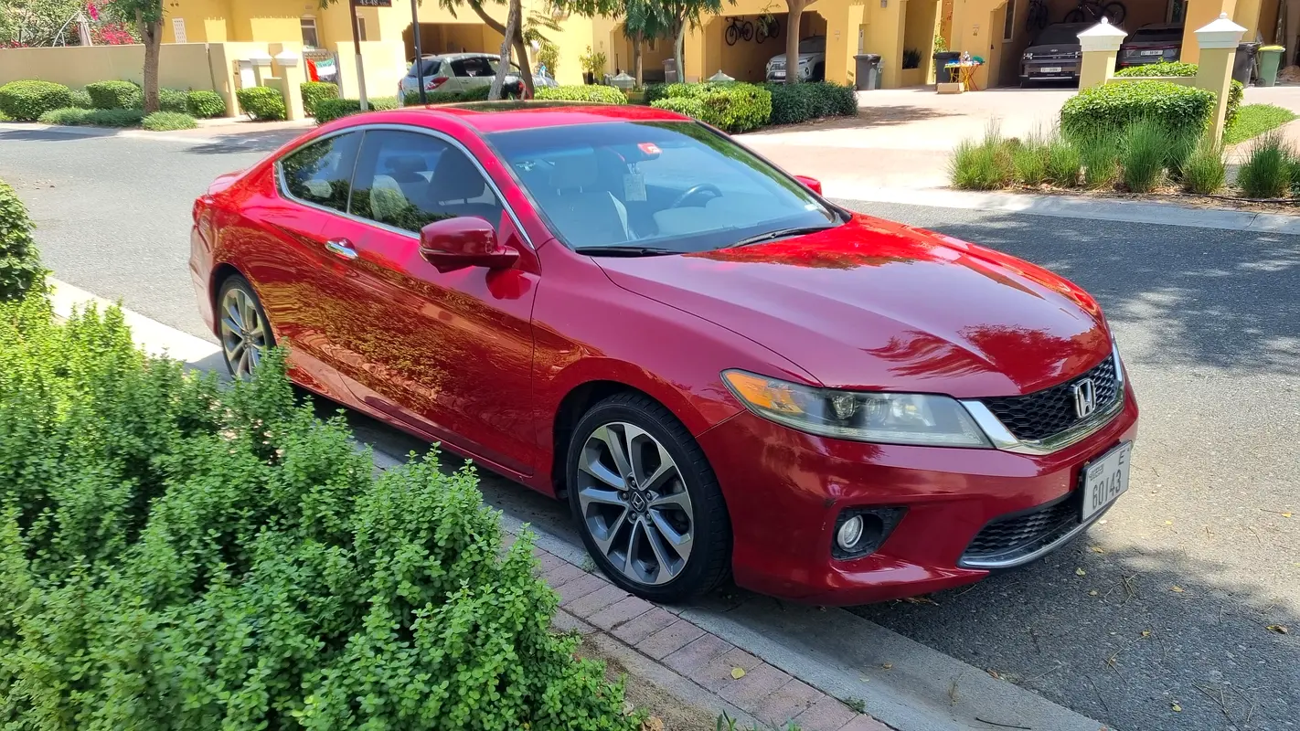 Honda Accord 2015 — photo 1 of 11