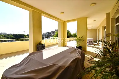 Exclusive | Upgraded Corner Unit | 1st Floor