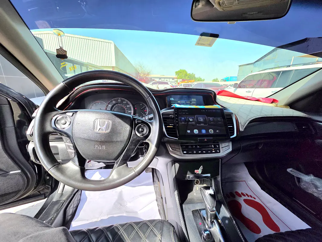 Honda Accord 2013 — photo 1 of 10