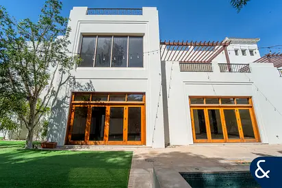 7 Bedrooms | Huge Plot | Beautiful Location