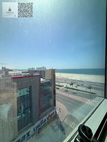 Exquisite High-Floor Residence: Luxurious Three-Bedroom Apartment Featuring Premium Coastal Vistas and Dedicated Staff Accommodations at the Iconic Co