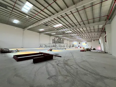 مستودع للايجار 8215 قدم 100 kw عالشارع الرئيسي لا نشاط صناعي