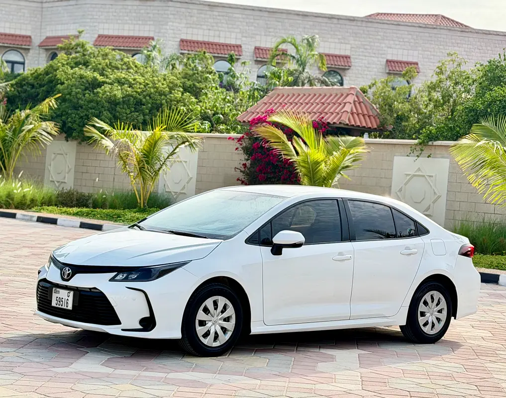 Toyota Corolla 2022 — photo 1 of 20