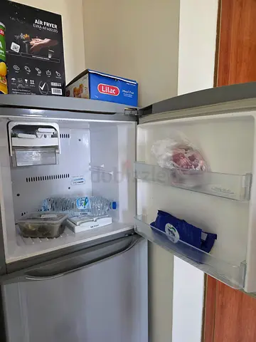 ​ثلاجة توشيبا (Toshiba) حجم متوسط - بحالة ممتازة للبيع Toshiba Double Door Refrigerator - Excellent