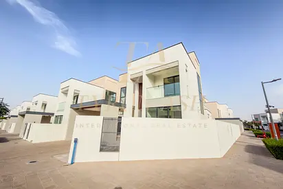 CORNER PLOT | VACANT | UNFURNISHED | READY TO MOVE