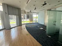 SHOWROOM I FITTED I SPACIOUS
