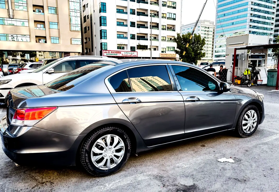 Honda Accord 2009 — photo 1 of 12
