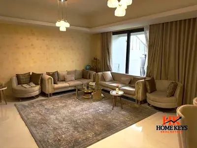 فيلا مفروشة من 4 غرف نوم | أستر كلاستر | إطلالات على الفناء والطريق