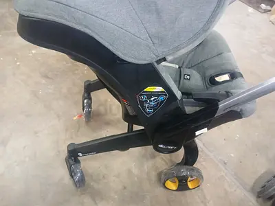 Doona baby stroller with parent handle - good condition