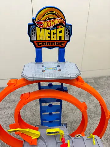 Hot Wheels Mega Garage Playset