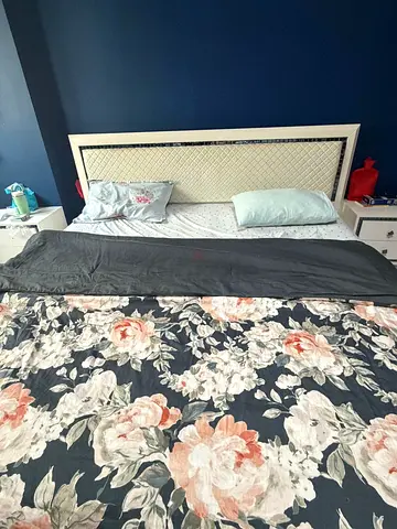 Home center bed+side table + dresser going cheap !