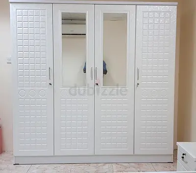 White 4-Door Wardrobe with Mirrors - Good quality