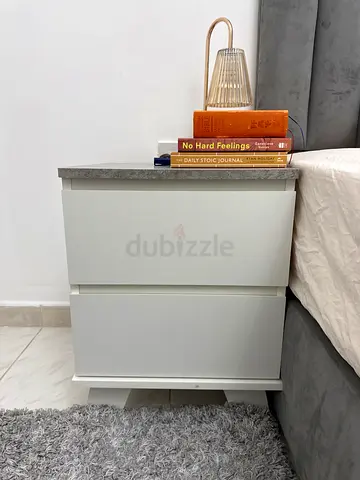White 2-Drawer Nightstand / Bedside Table in Good Condition