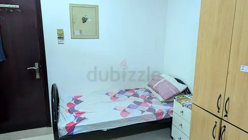 Executive Bed space available to share a studio Flat