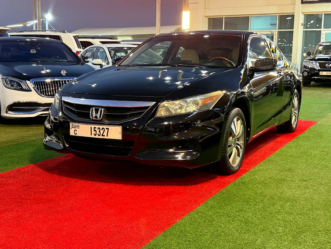 Honda Accord 2011 — photo 1 of 10