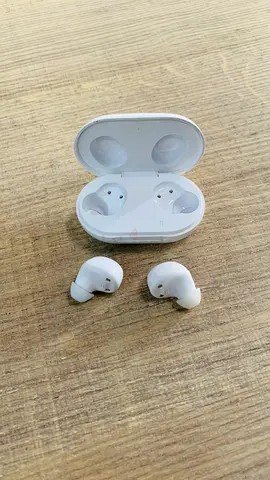 Oppo Enco Buds Used white true wireless earbuds with charging case - good working condition
