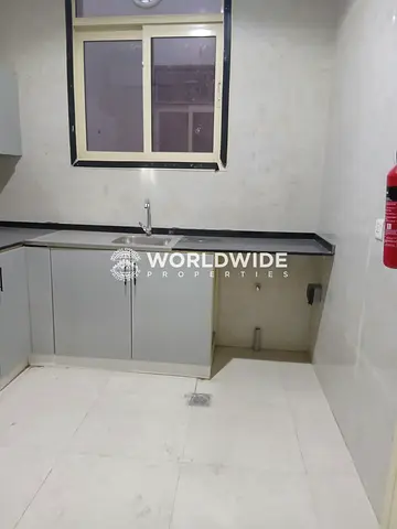 شقة بغرفة نوم واحدة للإيجار في الجرف 1 | 30 ألف درهم إماراتي | مثالية للمستأجرين التنفيذيين