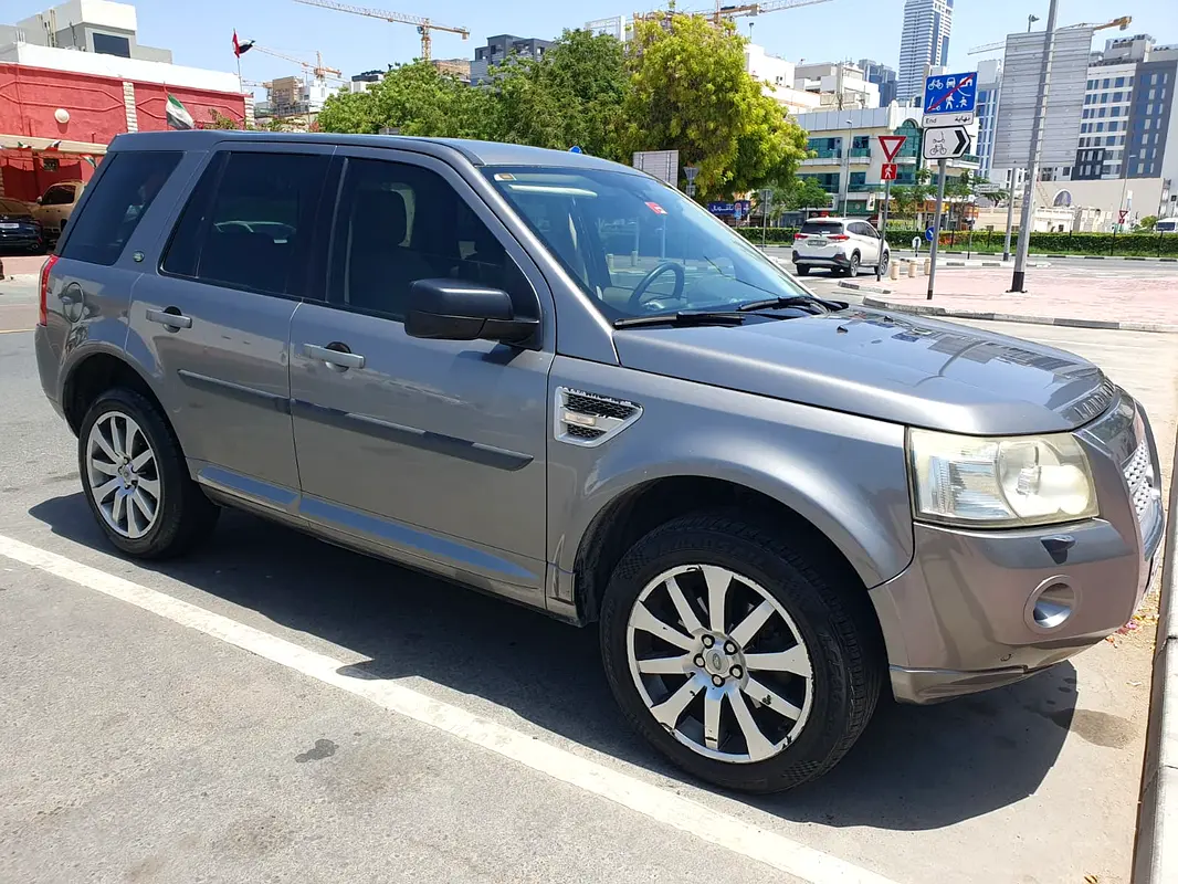 Land Rover LR2 2009 — photo 1 of 6