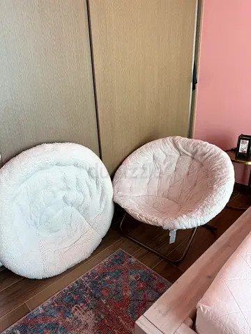 Cozy round faux-fur papasan chair with metal frame,Pottery barn store.