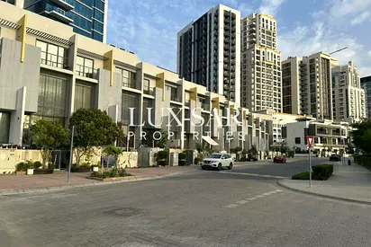Modern High Ceiling | 3BR+Basement | Park View