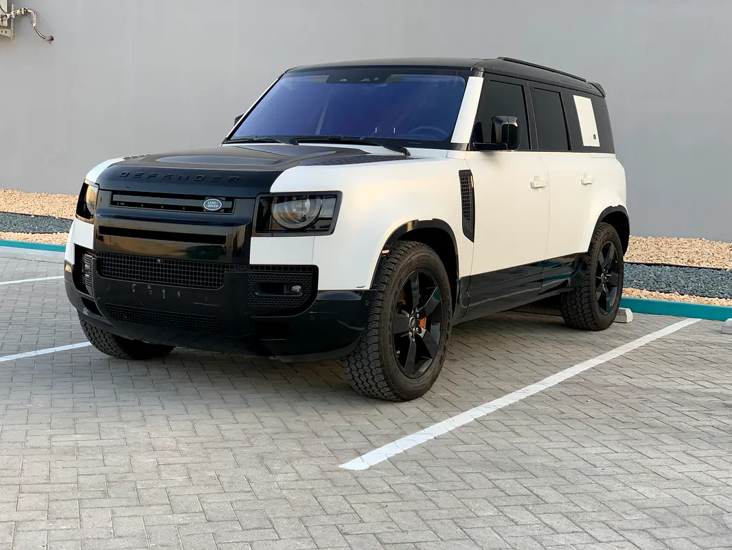 Land Rover Defender 2020 — photo 1 of 7