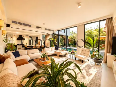 Luxury 5 BR Villa with pool - fully upgraded