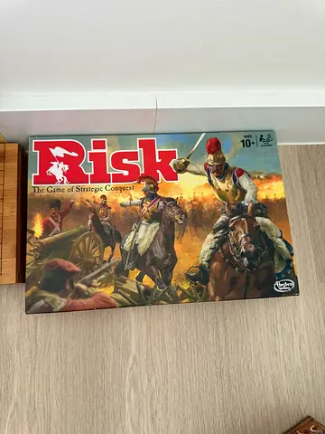 Risk board game (classic strategy game) - complete box