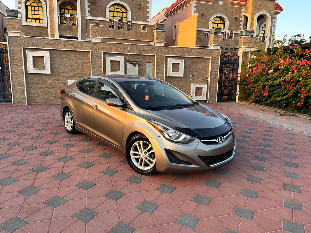 Hyundai Elantra 2014 — photo 1 of 7