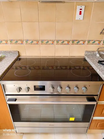 Hisense 5 burner electric ceramic cooking range 90/60