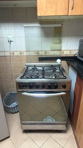 Cooking range with 4burners and griller (central gas)