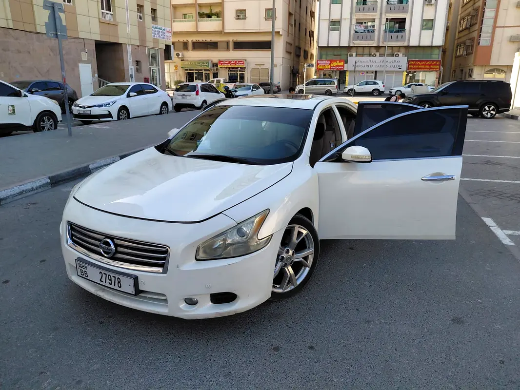 Nissan Maxima 2013 — photo 1 of 7