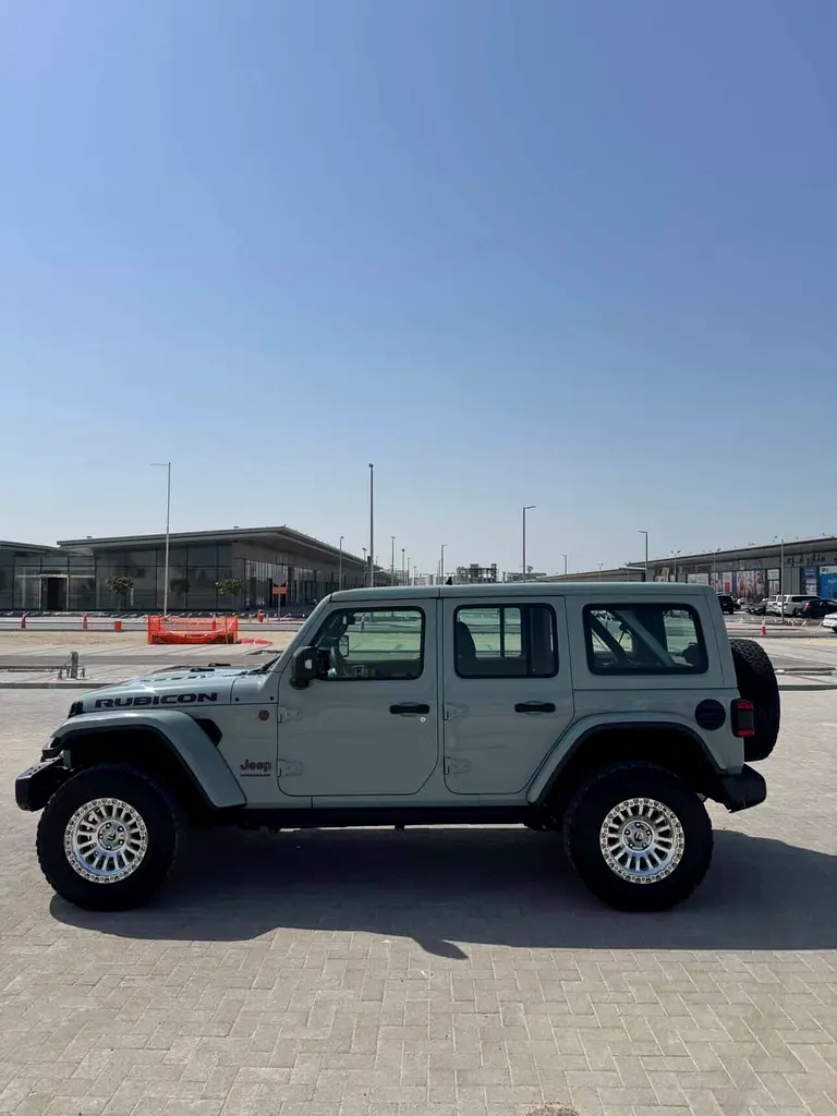 Jeep Wrangler Unlimited 2023 — photo 1 of 13