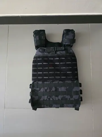 Adjustable Weighted Vest / Tactical Workout Vest - Black Camo
